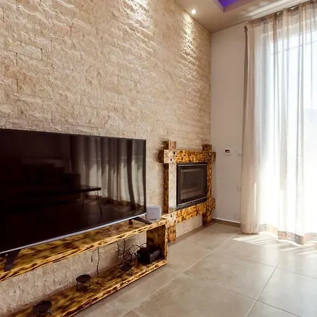 Luxury Next To The Sea
